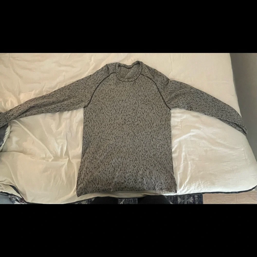 Lululemon Metal Vent Long Sleeve - Picture 2 of 2